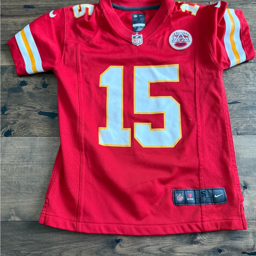 Nike Kids Mahomes #15. Like new, size youth S (8).